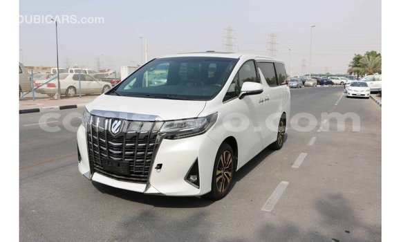 Acheter Import Voiture Toyota Alphard Blanc à Import - Dubai, Benin Acheter Import Voiture Toyota Alphard Blanc à Import - Dubai, Benin