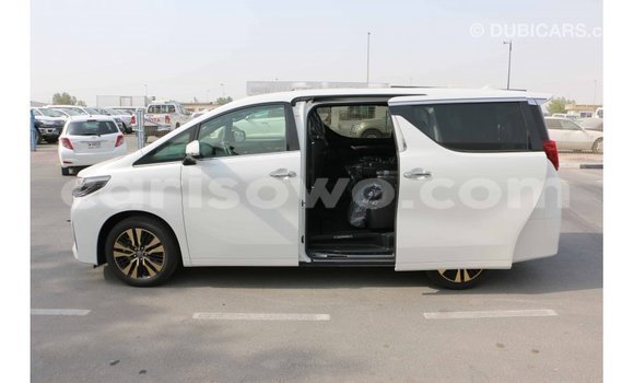 Acheter Import Voiture Toyota Alphard Blanc à Import - Dubai, Benin Acheter Import Voiture Toyota Alphard Blanc à Import - Dubai, Benin