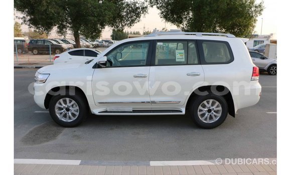 Sayi Imported Toyota Land Cruiser White Mota in Import - Dubai a Benin Sayi Imported Toyota Land Cruiser White Mota in Import - Dubai a Benin