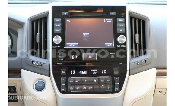 Sayi Imported Toyota Land Cruiser White Mota in Import - Dubai a Benin Sayi Imported Toyota Land Cruiser White Mota in Import - Dubai a Benin