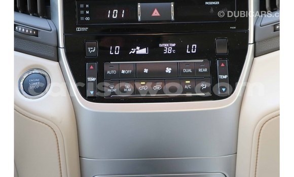 Sayi Imported Toyota Land Cruiser White Mota in Import - Dubai a Benin Sayi Imported Toyota Land Cruiser White Mota in Import - Dubai a Benin
