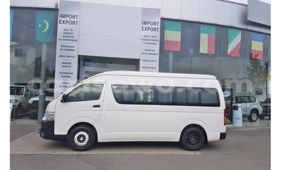 Sayi Imported Toyota Hiace White Mota in Import - Dubai a Benin Sayi Imported Toyota Hiace White Mota in Import - Dubai a Benin