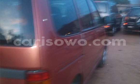 Ra Àlòkù Nissan Serena Red Ọkọ̀ in Abomey Calavi ni Benin Ra Àlòkù Nissan Serena Red Ọkọ̀ in Abomey Calavi ni Benin