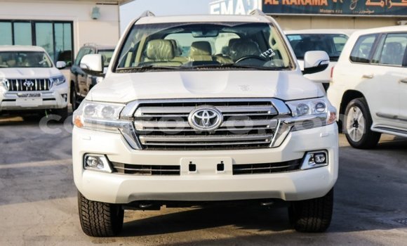 Sayi Imported Toyota Land Cruiser White Mota in Import - Dubai a Benin Sayi Imported Toyota Land Cruiser White Mota in Import - Dubai a Benin