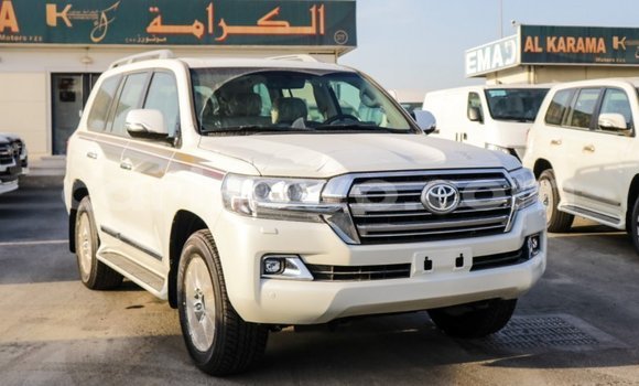 Sayi Imported Toyota Land Cruiser White Mota in Import - Dubai a Benin Sayi Imported Toyota Land Cruiser White Mota in Import - Dubai a Benin