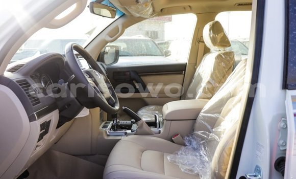 Sayi Imported Toyota Land Cruiser White Mota in Import - Dubai a Benin Sayi Imported Toyota Land Cruiser White Mota in Import - Dubai a Benin