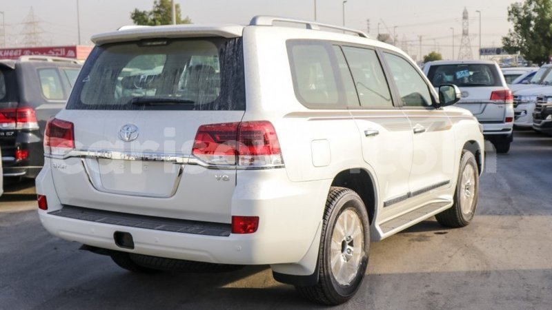 Big with watermark toyota land cruiser benign import dubai 7368