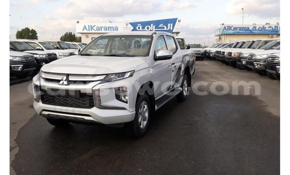 Sayi Imported Mitsubishi L200 White Mota in Import - Dubai a Benin Sayi Imported Mitsubishi L200 White Mota in Import - Dubai a Benin