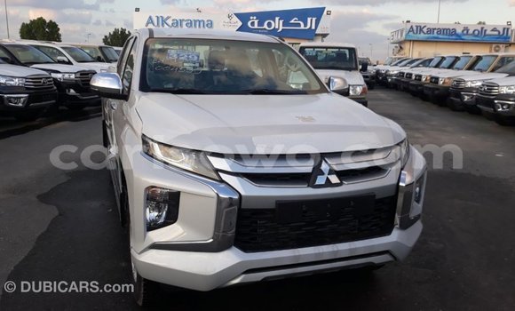 Sayi Imported Mitsubishi L200 White Mota in Import - Dubai a Benin Sayi Imported Mitsubishi L200 White Mota in Import - Dubai a Benin