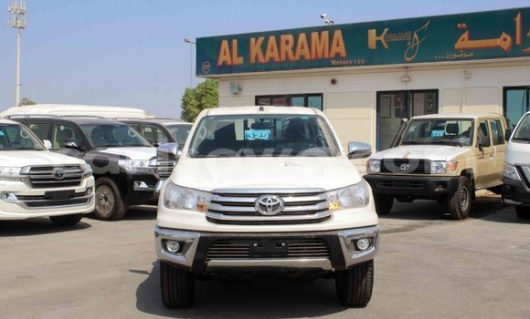 Sayi Imported Toyota Hilux White Mota in Import - Dubai a Benin Sayi Imported Toyota Hilux White Mota in Import - Dubai a Benin