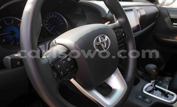 Sayi Imported Toyota Hilux White Mota in Import - Dubai a Benin Sayi Imported Toyota Hilux White Mota in Import - Dubai a Benin