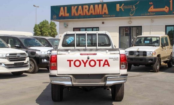 Sayi Imported Toyota Hilux White Mota in Import - Dubai a Benin Sayi Imported Toyota Hilux White Mota in Import - Dubai a Benin