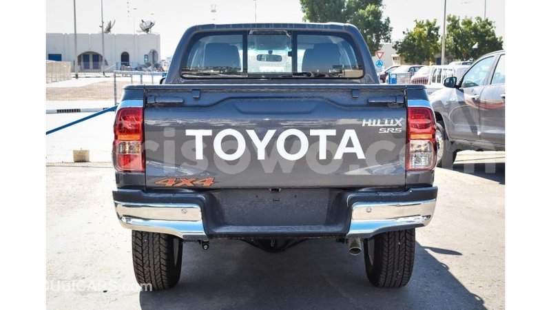 Big with watermark toyota hilux benign import dubai 7375