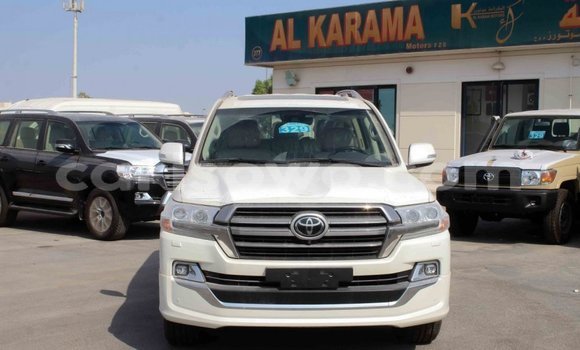 Sayi Imported Toyota Land Cruiser White Mota in Import - Dubai a Benin Sayi Imported Toyota Land Cruiser White Mota in Import - Dubai a Benin