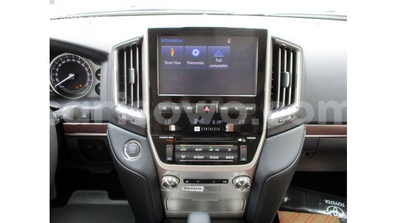 Big with watermark toyota land cruiser benign import dubai 7382