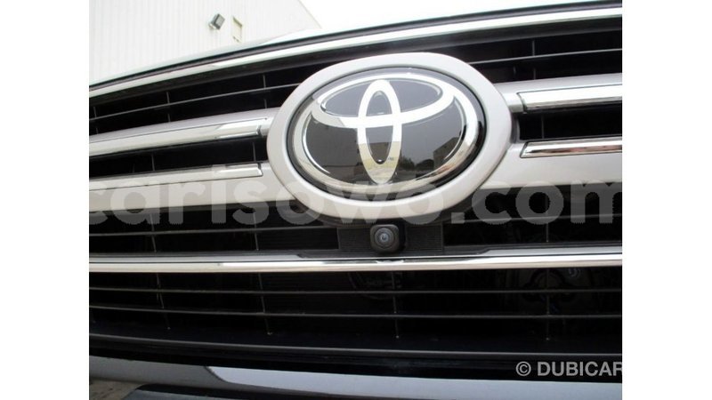Big with watermark toyota land cruiser benign import dubai 7382