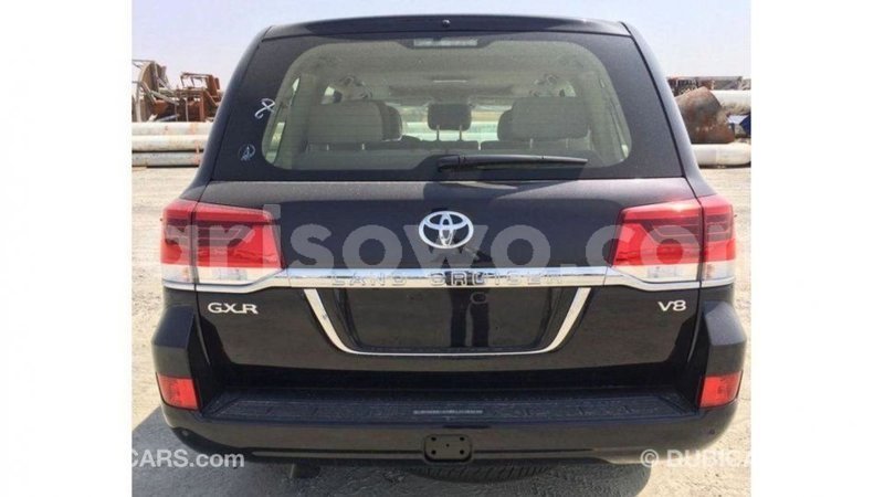 Big with watermark toyota land cruiser benign import dubai 7384