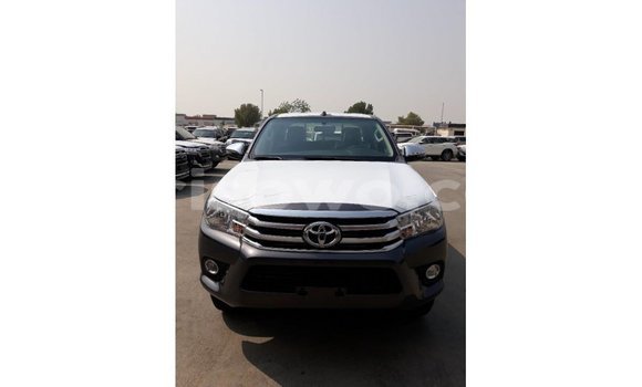 Sayi Imported Toyota Hilux Black Mota in Import - Dubai a Benin Sayi Imported Toyota Hilux Black Mota in Import - Dubai a Benin