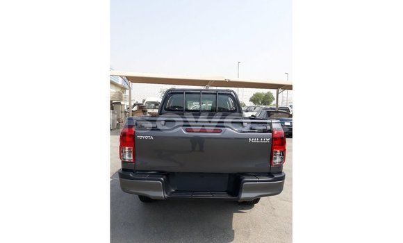 Sayi Imported Toyota Hilux Black Mota in Import - Dubai a Benin Sayi Imported Toyota Hilux Black Mota in Import - Dubai a Benin
