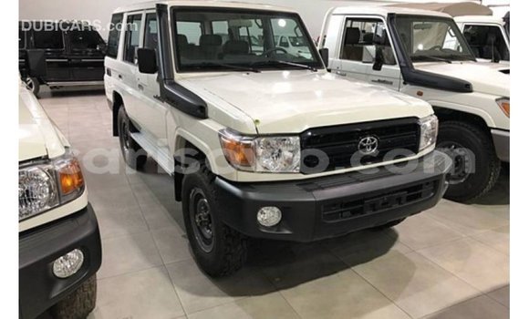 Acheter Import Voiture Toyota Land Cruiser Blanc à Import - Dubai, Benin Acheter Import Voiture Toyota Land Cruiser Blanc à Import - Dubai, Benin