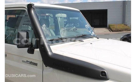 Sayi Imported Toyota Land Cruiser White Mota in Import - Dubai a Benin Sayi Imported Toyota Land Cruiser White Mota in Import - Dubai a Benin