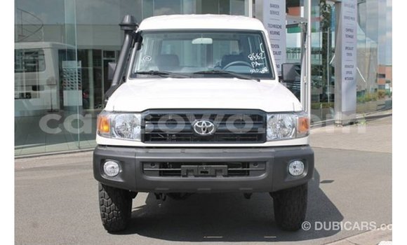 Acheter Import Voiture Toyota Land Cruiser Blanc à Import - Dubai, Benin Acheter Import Voiture Toyota Land Cruiser Blanc à Import - Dubai, Benin