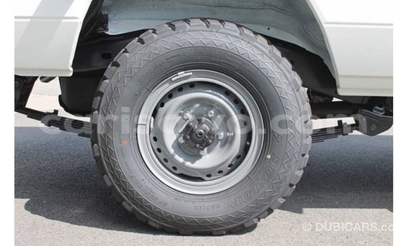 Acheter Import Voiture Toyota Land Cruiser Blanc à Import - Dubai, Benin Acheter Import Voiture Toyota Land Cruiser Blanc à Import - Dubai, Benin
