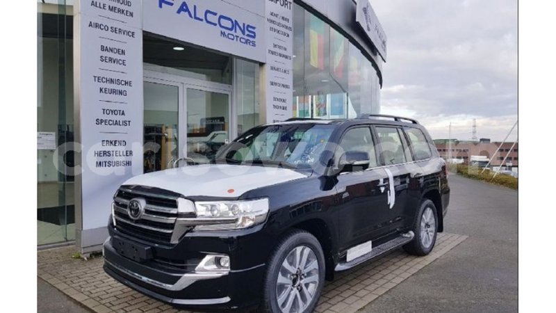 Big with watermark toyota land cruiser benign import dubai 7400