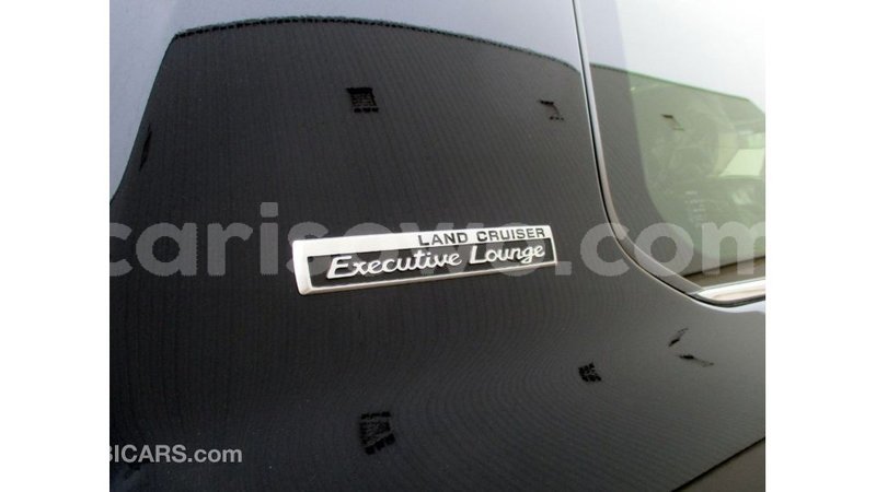 Big with watermark toyota land cruiser benign import dubai 7400