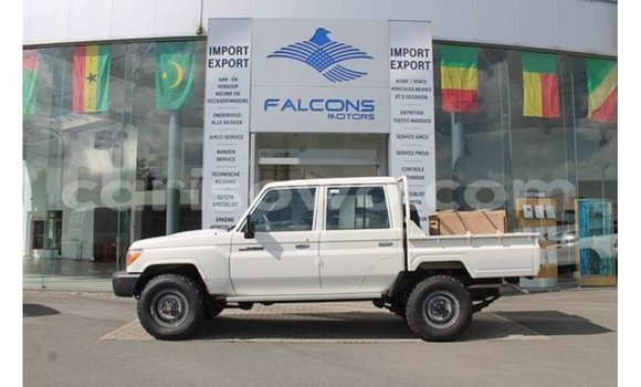 Acheter Import Voiture Toyota Land Cruiser Blanc à Import - Dubai, Benin Acheter Import Voiture Toyota Land Cruiser Blanc à Import - Dubai, Benin