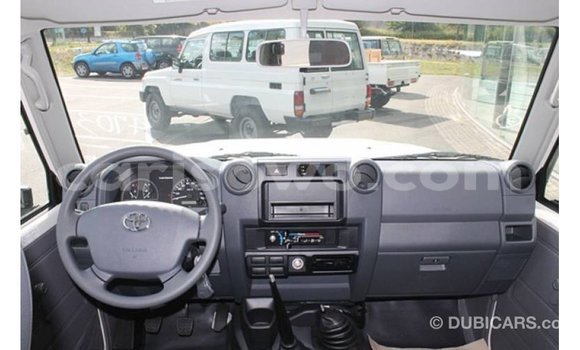 Acheter Import Voiture Toyota Land Cruiser Blanc à Import - Dubai, Benin Acheter Import Voiture Toyota Land Cruiser Blanc à Import - Dubai, Benin