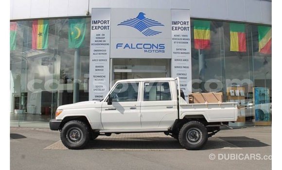 Acheter Import Voiture Toyota Land Cruiser Blanc à Import - Dubai, Benin Acheter Import Voiture Toyota Land Cruiser Blanc à Import - Dubai, Benin