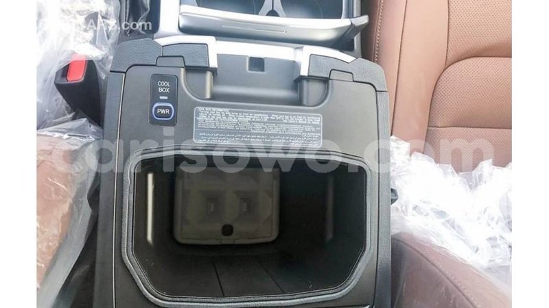 Big with watermark toyota land cruiser benin import dubai 7402