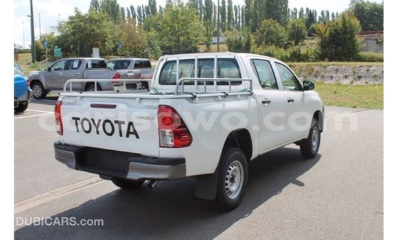 Acheter Import Voiture Toyota Hilux Blanc à Import - Dubai, Benin Acheter Import Voiture Toyota Hilux Blanc à Import - Dubai, Benin
