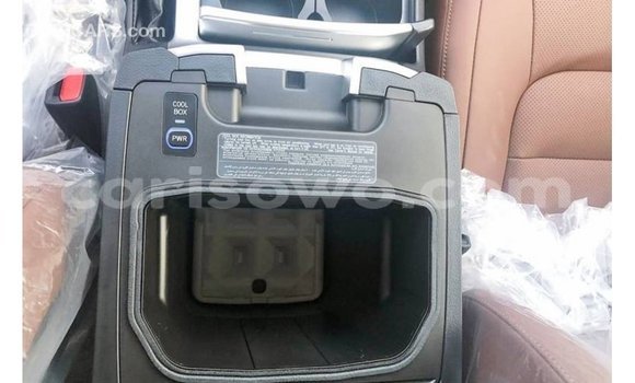 Acheter Import Voiture Toyota Land Cruiser Noir à Import - Dubai, Benin Acheter Import Voiture Toyota Land Cruiser Noir à Import - Dubai, Benin