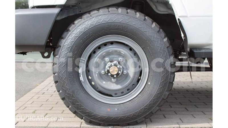 Big with watermark toyota land cruiser benign import dubai 7417