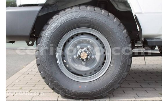 Sayi Imported Toyota Land Cruiser White Mota in Import - Dubai a Benin Sayi Imported Toyota Land Cruiser White Mota in Import - Dubai a Benin