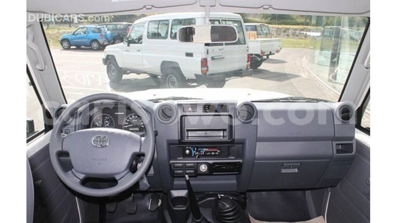 Big with watermark toyota land cruiser benign import dubai 7417