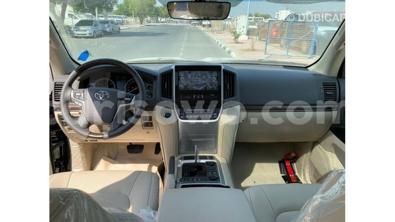 Big with watermark toyota land cruiser benign import dubai 7418