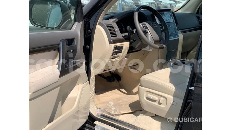 Big with watermark toyota land cruiser benin import dubai 7418