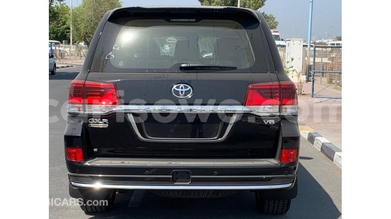 Big with watermark toyota land cruiser benign import dubai 7418