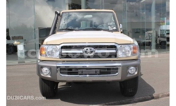 Acheter Import Voiture Toyota Land Cruiser Beige à Import - Dubai, Benin Acheter Import Voiture Toyota Land Cruiser Beige à Import - Dubai, Benin