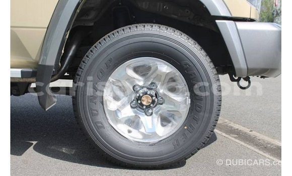 Acheter Import Voiture Toyota Land Cruiser Beige à Import - Dubai, Benin Acheter Import Voiture Toyota Land Cruiser Beige à Import - Dubai, Benin