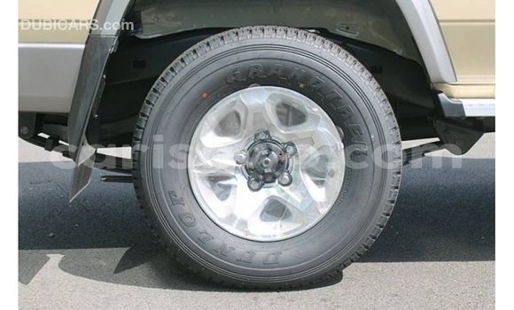 Acheter Import Voiture Toyota Land Cruiser Beige à Import - Dubai, Benin Acheter Import Voiture Toyota Land Cruiser Beige à Import - Dubai, Benin