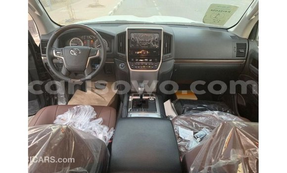Acheter Import Voiture Toyota Land Cruiser Noir à Import - Dubai, Benin Acheter Import Voiture Toyota Land Cruiser Noir à Import - Dubai, Benin