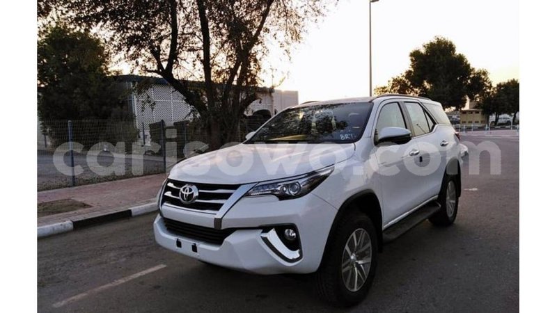 Big with watermark toyota fortuner benign import dubai 7429