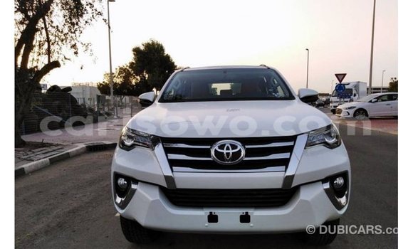 Acheter Import Voiture Toyota Fortuner Blanc à Import - Dubai, Benin Acheter Import Voiture Toyota Fortuner Blanc à Import - Dubai, Benin