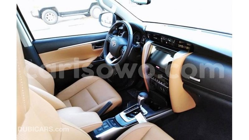 Big with watermark toyota fortuner benign import dubai 7429