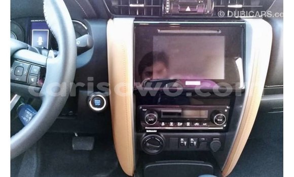 Acheter Import Voiture Toyota Fortuner Blanc à Import - Dubai, Benin Acheter Import Voiture Toyota Fortuner Blanc à Import - Dubai, Benin