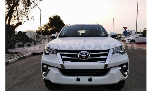 Acheter Import Voiture Toyota Fortuner Blanc à Import - Dubai, Benin Acheter Import Voiture Toyota Fortuner Blanc à Import - Dubai, Benin